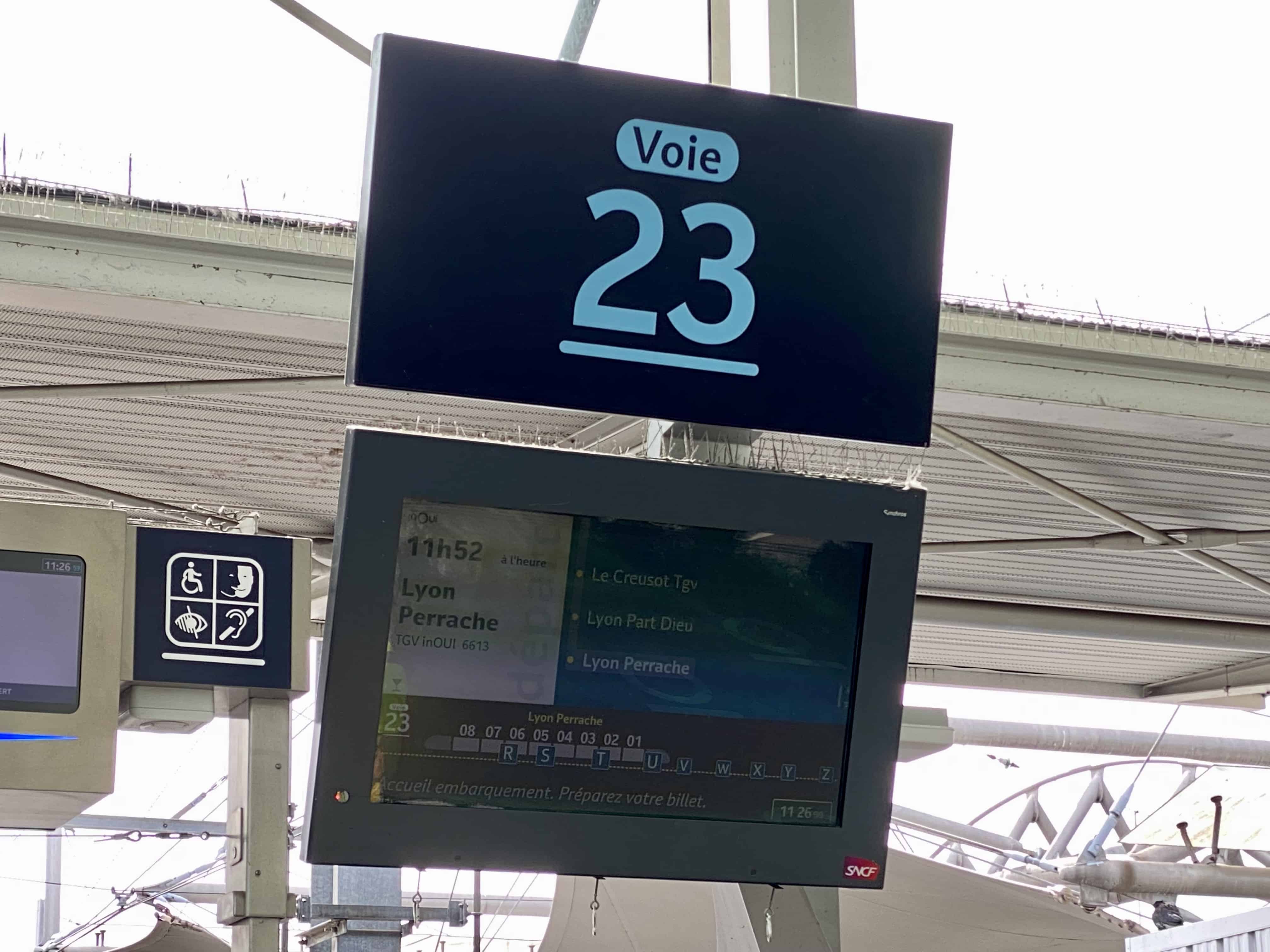 Track Number at Paris Gare de Lyon